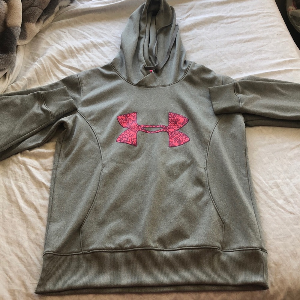 Never worn under armour sweatshirt. Supper cute!